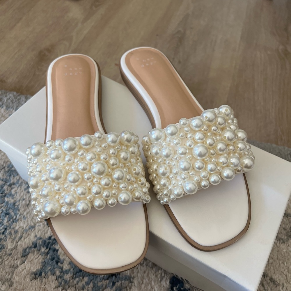 Pearl Sandals size 9